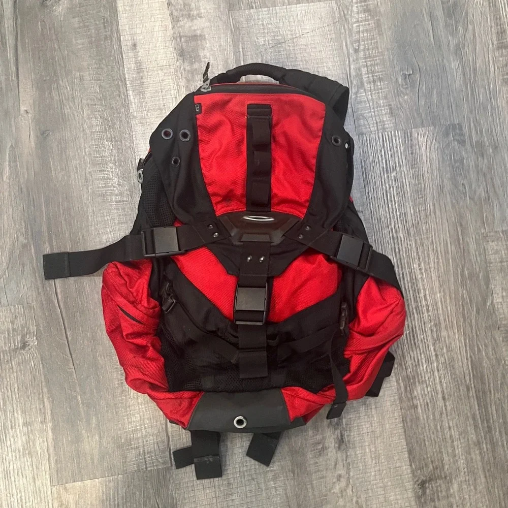 Vintage Oakley icon backpack Red Black Tactical Utility Laptop Bag Heavy Duty